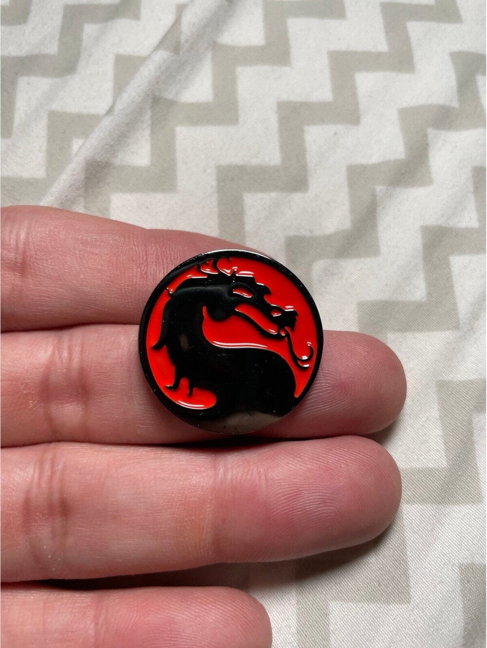 Mortal kombat enamel pin logo badge